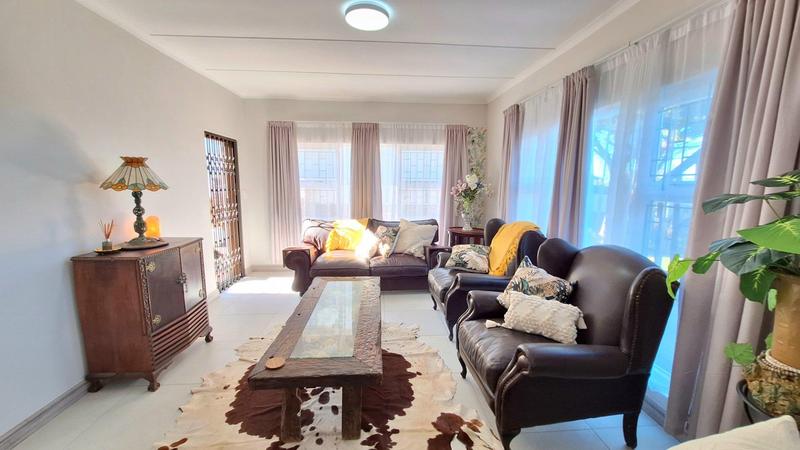 5 Bedroom Property for Sale in Reebok Western Cape